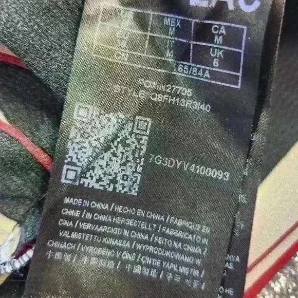 GUESS Off the shoulder  long sleeve crop top - Picture 6 of 6